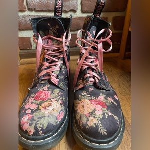 Dr. Martens US Size 9 Rose Floral Print Canvas 1460 Boots Black Pink 11821